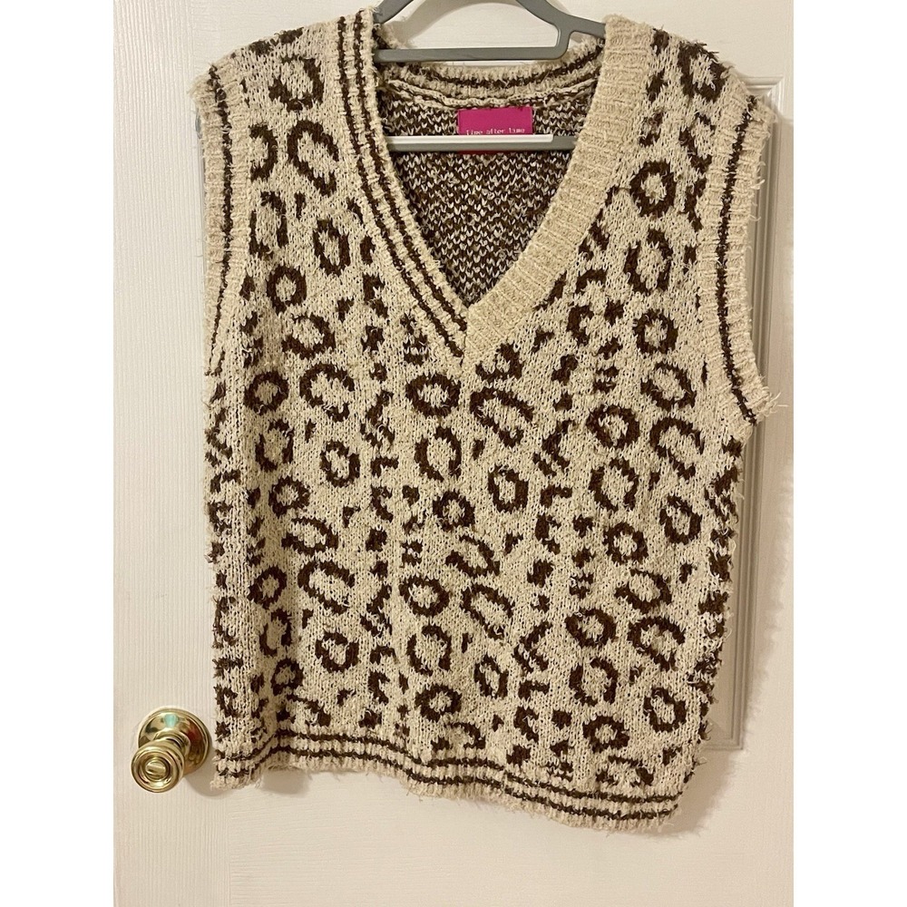 Time After Time Fuzzy Super Soft Animal Print Vest. Size Small
